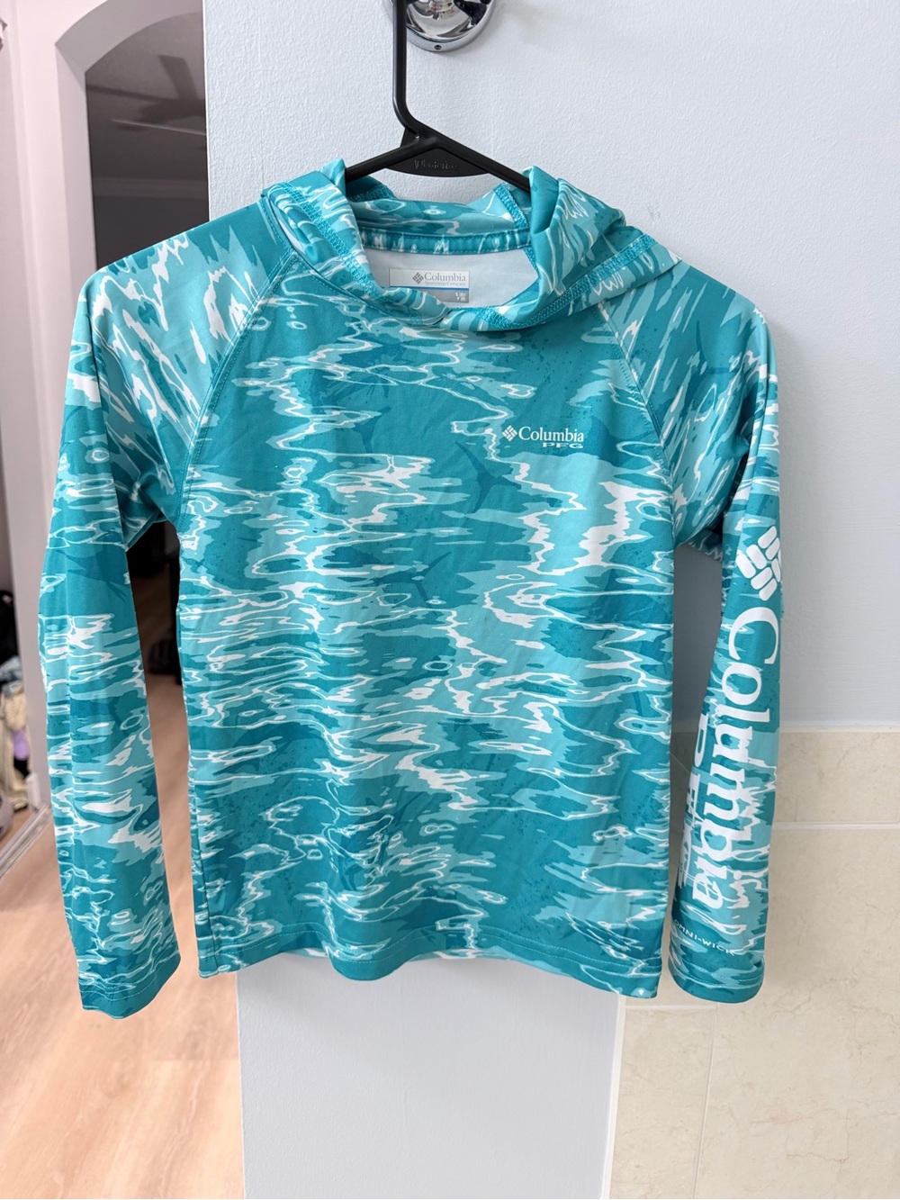 Line New Boy’s Columbia Teal & White Hooded Performance Shirt